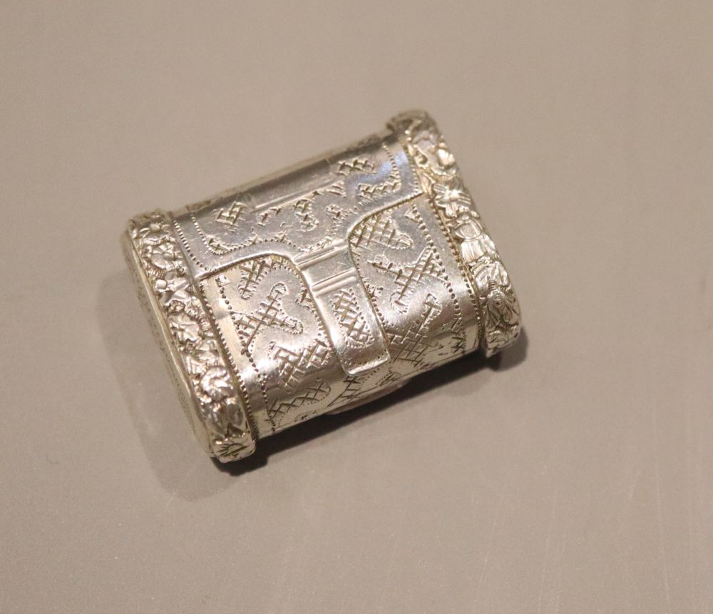A George IV engraved silver vinaigrette, by John Shaw, Birmingham, 1820, 25mm,